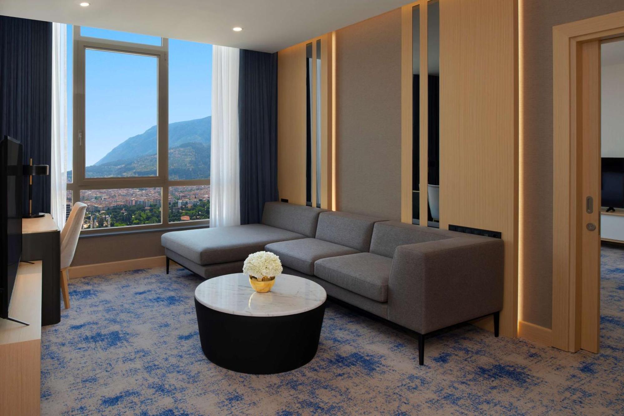 Doubletree By Hilton Manisa Hotel ภายนอก รูปภาพ