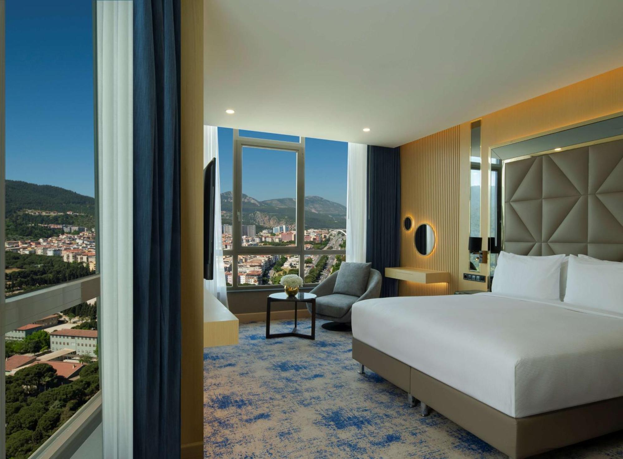 Doubletree By Hilton Manisa Hotel ภายนอก รูปภาพ
