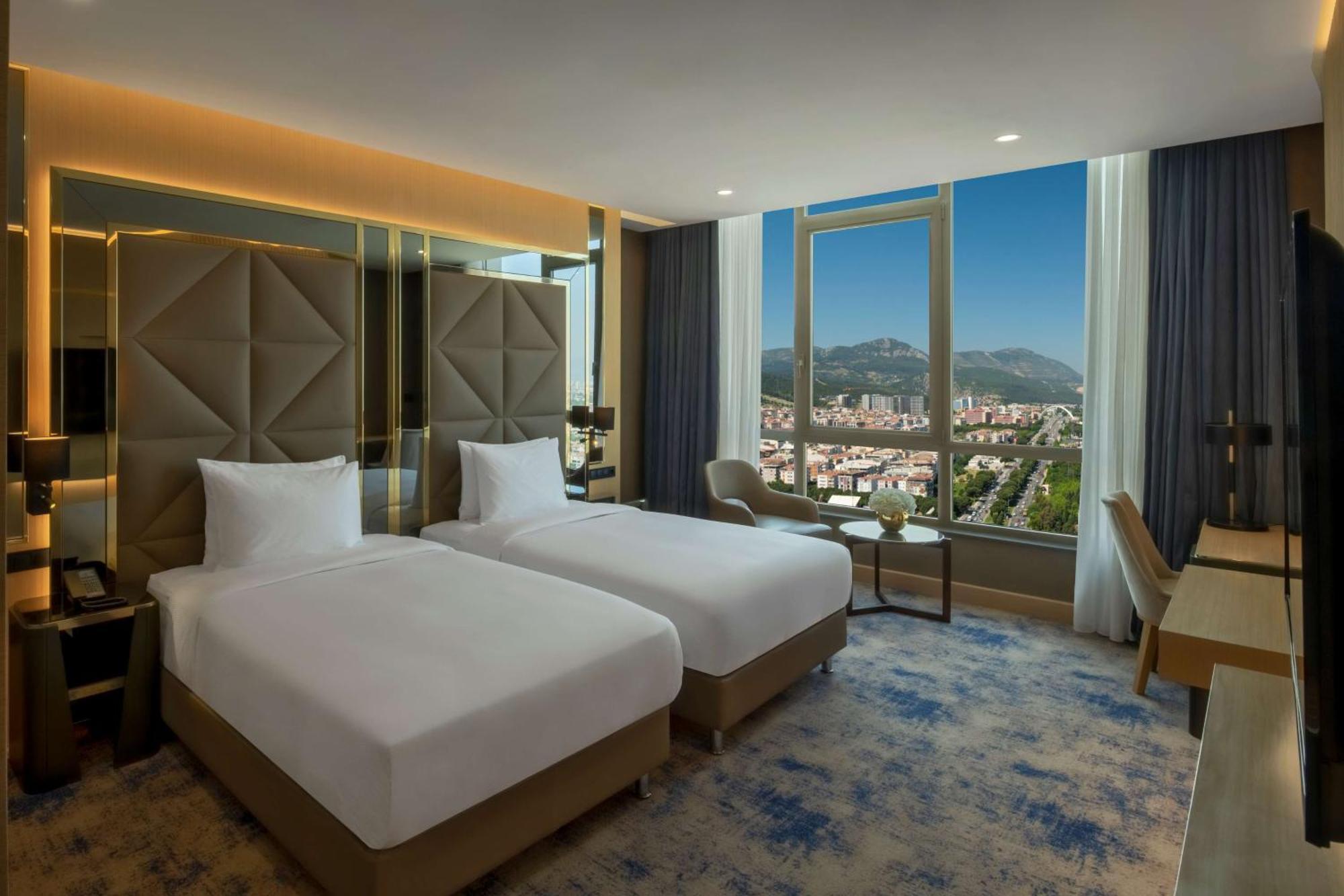 Doubletree By Hilton Manisa Hotel ภายนอก รูปภาพ