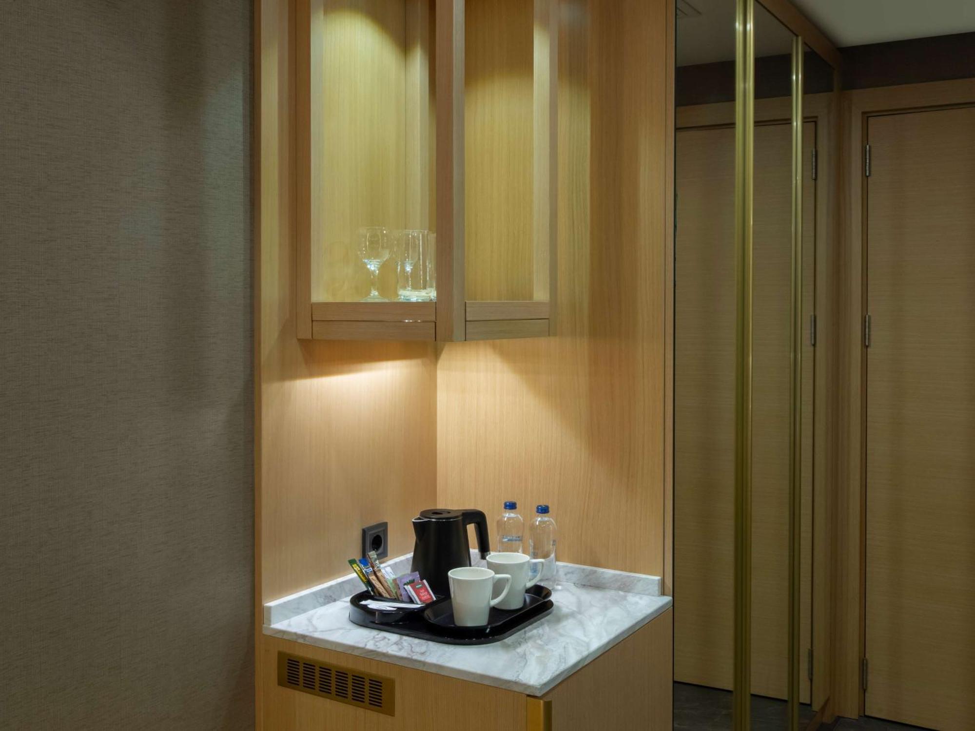Doubletree By Hilton Manisa Hotel ภายนอก รูปภาพ
