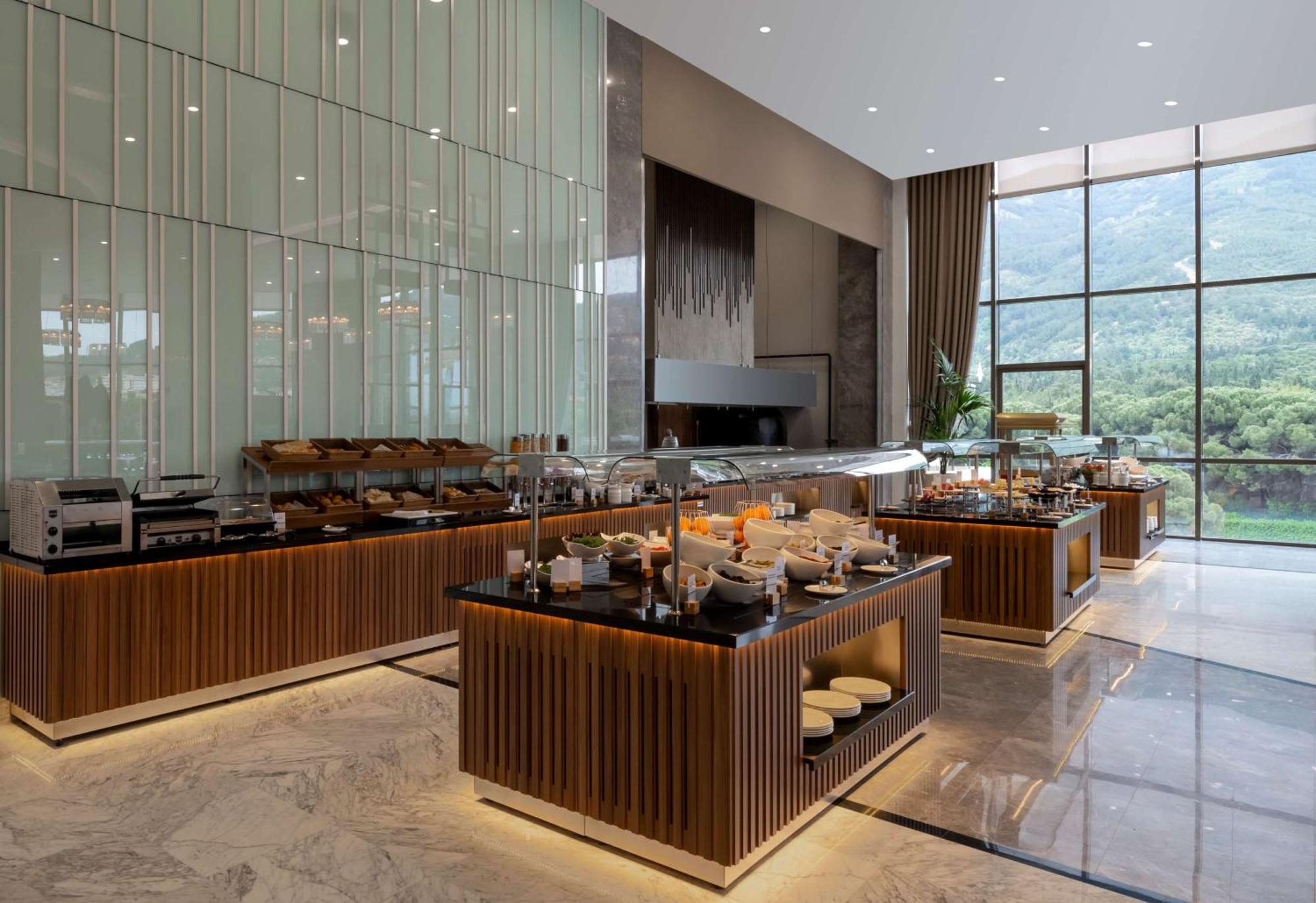 Doubletree By Hilton Manisa Hotel ภายนอก รูปภาพ