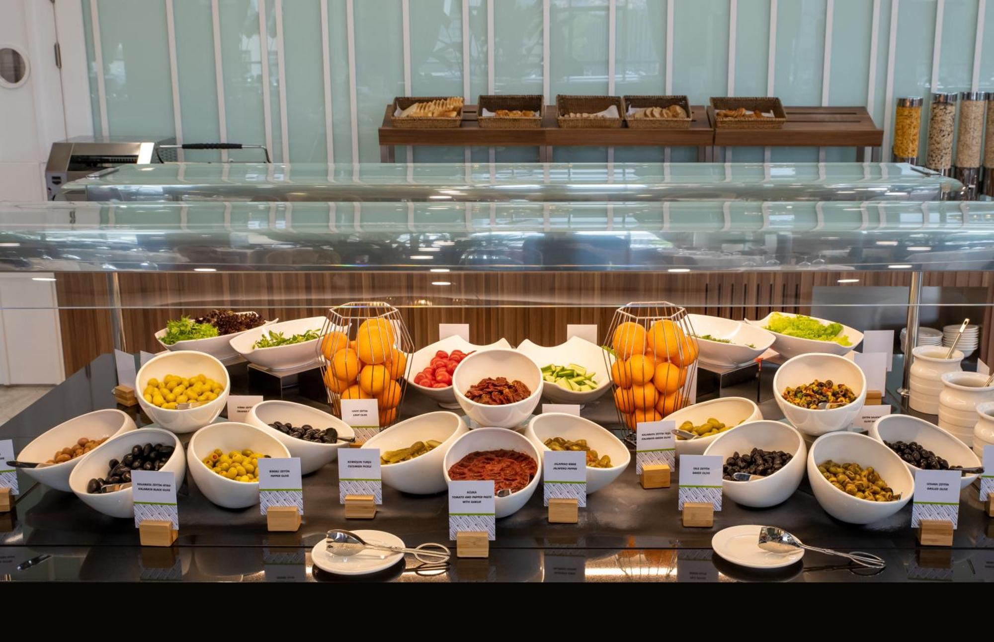 Doubletree By Hilton Manisa Hotel ภายนอก รูปภาพ